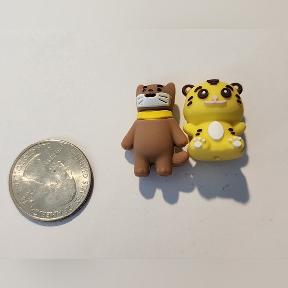 Focal Beads Cat 2 Pc Beads Beaded‎ Pen Badge Clip Silicone Cats - Picture 2 of 2